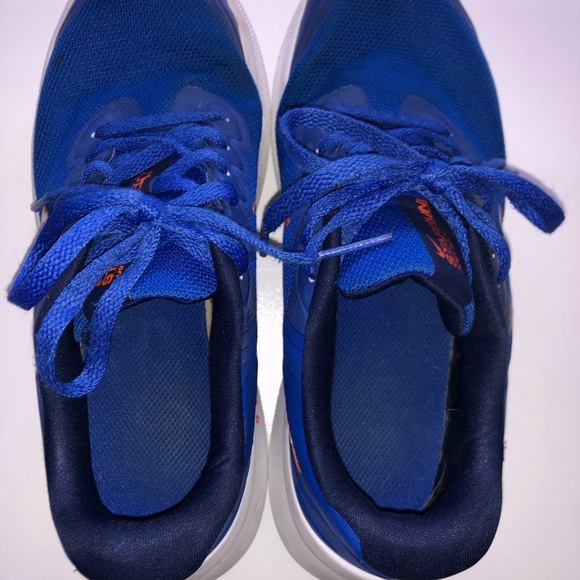 Gently used Boys 3.5 Nike StarRunners - Picture 2 of 5